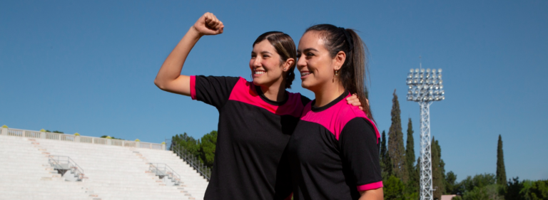 Imagen de jugadoras de fútbol universitarias