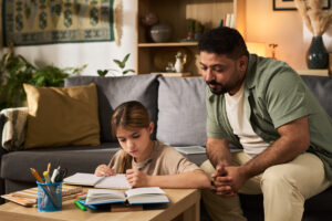 ¿Estoy influyendo demasiado en la decisión de mi hijo? Descubra cómo acompañar su elección de carrera sin limitar su autonomía.