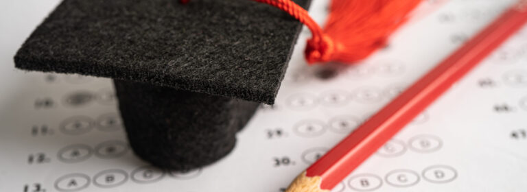 Descubre qué es RIASEC, cómo funciona este modelo vocacional y cómo interpretar sus resultados para elegir carrera con mayor claridad.